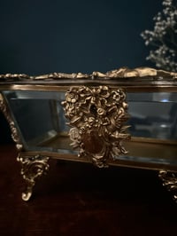 Image 7 of Grand coffre à bijoux reliquaire en cristal biseauté et bronze doré, fin XIXème s.