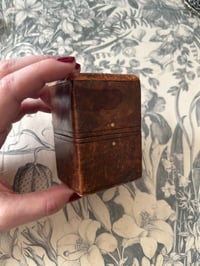 Image 2 of Boite en cuir de 2 jeux de cartes dit de patience, XIXème s.