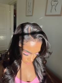 Image 5 of 24 inch YAKI STRAIGHT with KINKY EDGES 7x5 HD LACE WIG BYE BYE KNOTS