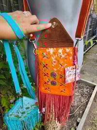 Image 3 of Yellowstone mobile bag - Orange turquoise charm