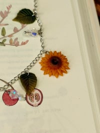 Image 6 of Charmsowy naszyjnik ze słonecznikami i listkami 🌻🌿