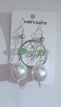 Image 4 of White Pearl Earrings (green)