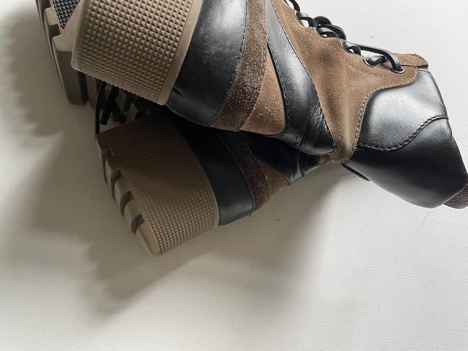 Image of LOUIS VUITTON LACE UP SUEDE BOOT