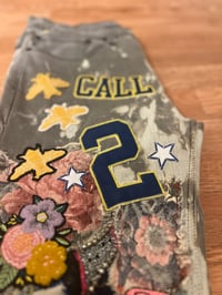 Image 4 of ØŘĞÄÑÏŹËÐ ÇĦÄØȘ JÊÄŇȘ ŠȚÄŘ ŴÂŘŞ