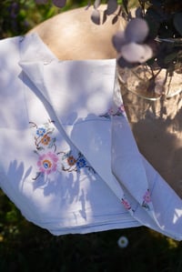 Image 5 of Petite nappe brodée