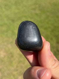 Image 2 of Black Onyx Tumbled Stones 7 Piece Lot #2231
