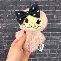 PEANUT- Misteltoe Meanie