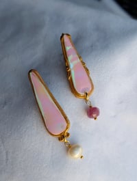 Image 4 of Opalescent Teardrop II