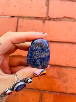 Image of Lapis lazuli palm stone