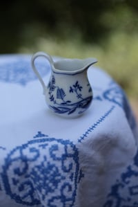 Image 2 of Milchkännchen, Zwiebelmuster