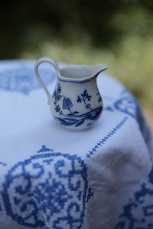 Image of Milchkännchen, Zwiebelmuster