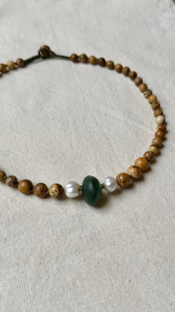 Image of Necklace with freshwater pearl and jade 