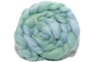 Image of Blue Faced Leicester Hand Pulled Top / Roving - Silken (2.50 oz / 70 gm)