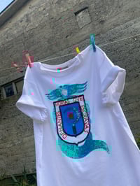 Image 1 of Camiseta bordada a man. DENANTES MORTAS QUE ESCRAVAS!. Talla M ovesize. En STOCK