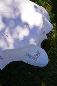 Image 7 of Petite nappe brodée