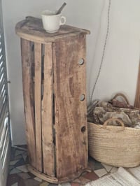Image 3 of Le petit meuble d'appoint détourné 