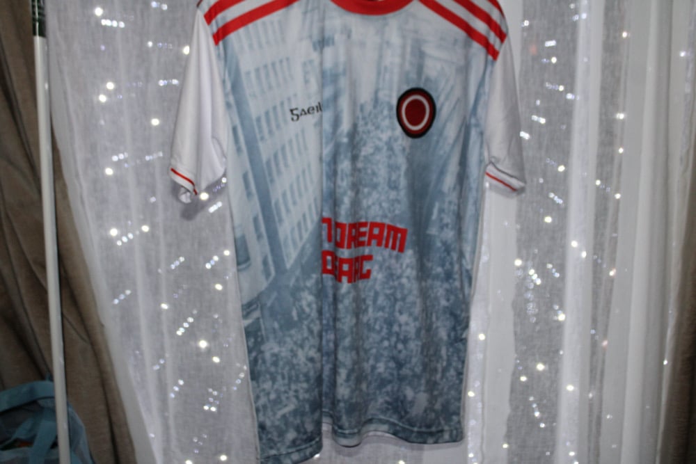 An Dream Dearg Jersey Bán