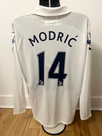 Image 3 of Tottenham Hotspur “MODRIĆ 14” 2010/11 Long Sleeve Home Shirt + PL patches (L)