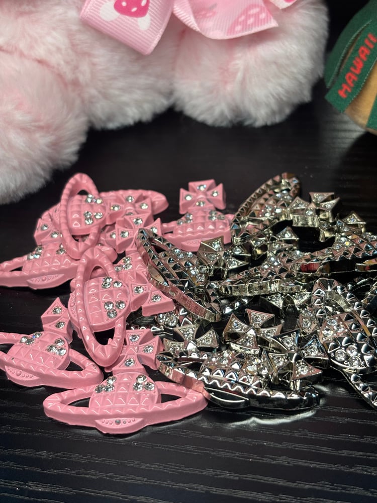 Image of large planet charms
