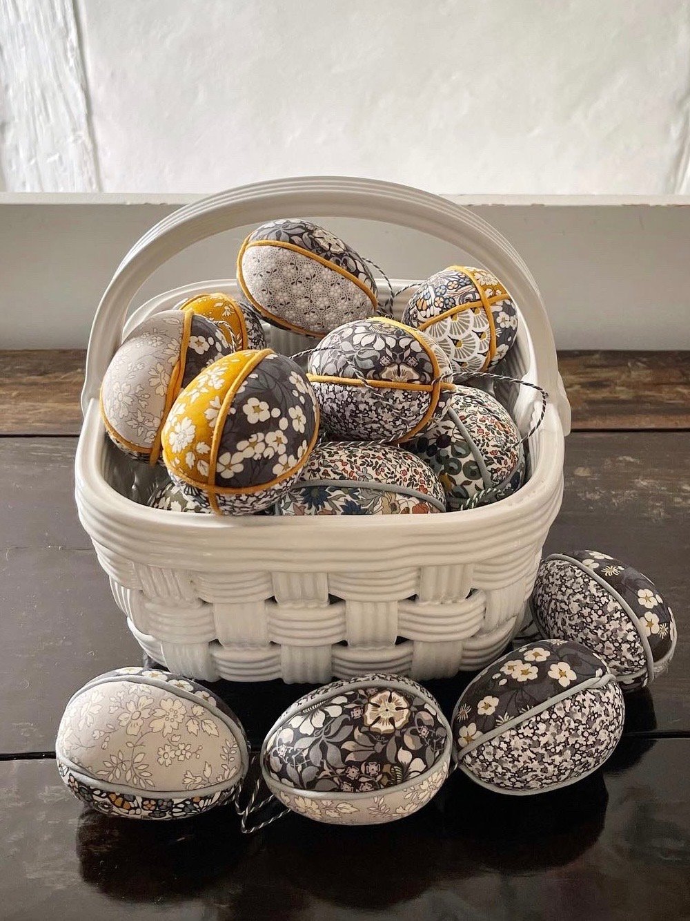 Image of Påskeæg m. snor - Grey/Mustard