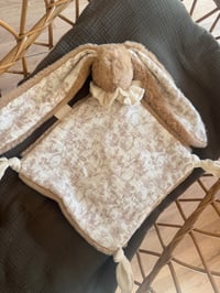 Image 3 of DOUDOU ENVELOPPANT MOTIF  LAPINOU