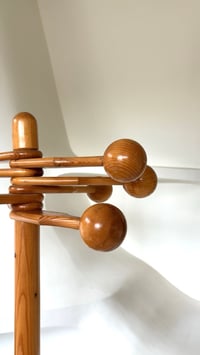 Image 2 of Porte-manteau en pin