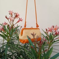 Image 8 of Sac Pochette MARQUISE en raphia & cuir Orange