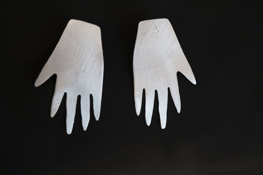 Image of Boucles d'oreilles - La main de l'homme