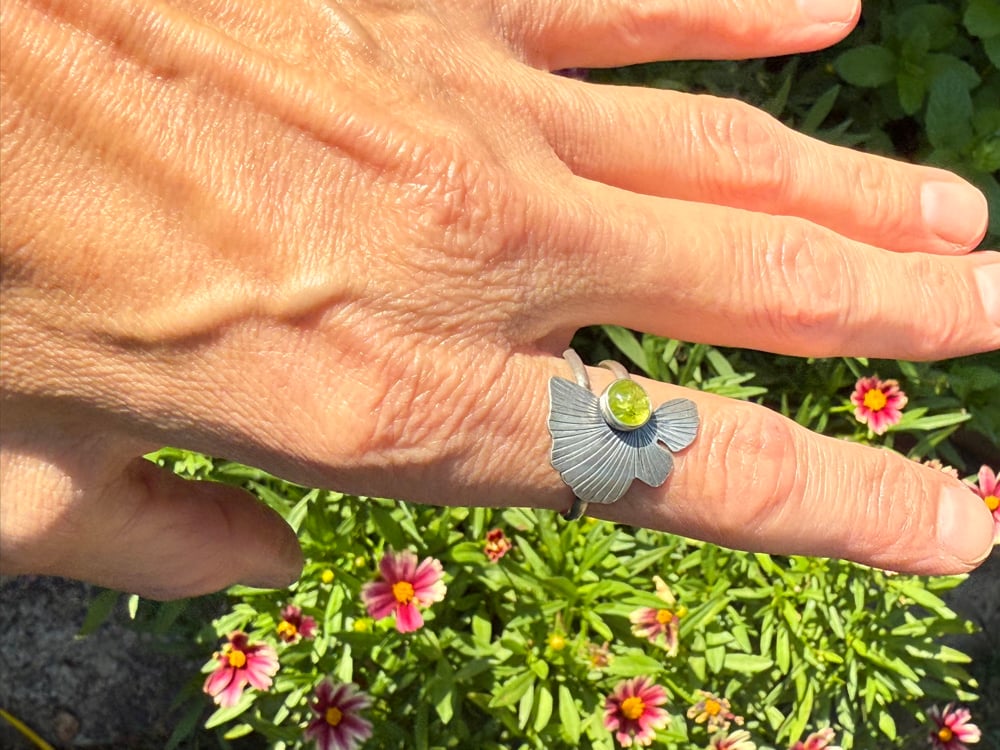 Image of Classic Ginkgo Leaf Ring with Peridot