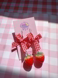 Strawberry kawaii earrings 🍓