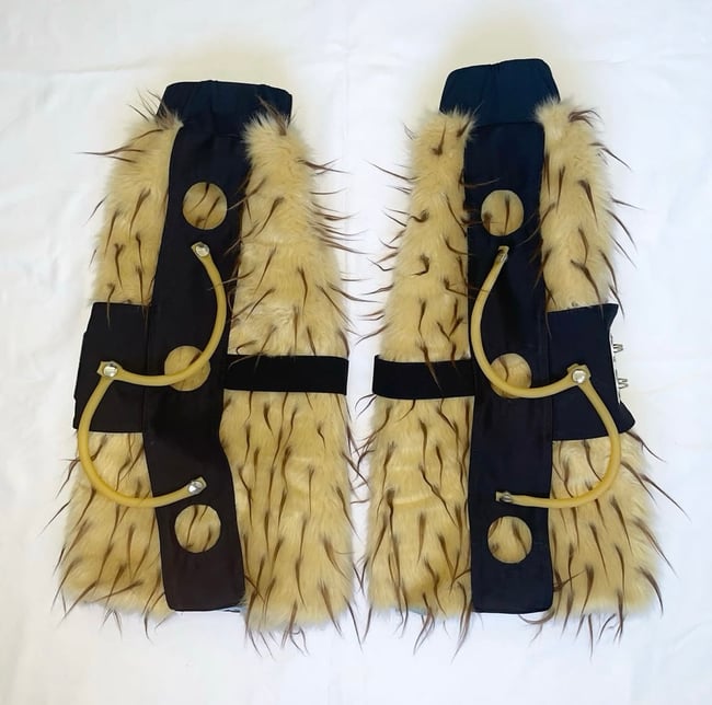 unidentified #000 furry legwarmers