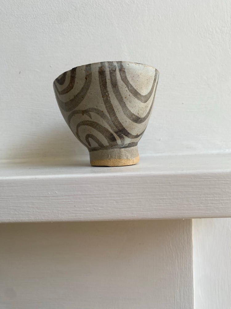 Deep footed bowl (black crest) Image 5
