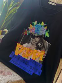 Image 4 of Camiseta bordada a man. Pippi negra. Corte oversize.