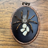 Image 4 of Toothy spider (b, 2x2.5 inches)