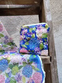 Image 3 of Monedero cuadrado doble bolsillo MARGARET HORTENSIAS azul