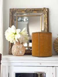 Image 2 of Ancienne corbeille en velours