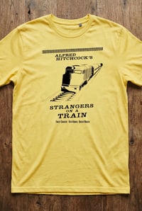 Image 4 of Camiseta Strangers On A Train (Alfred Hitchcock)