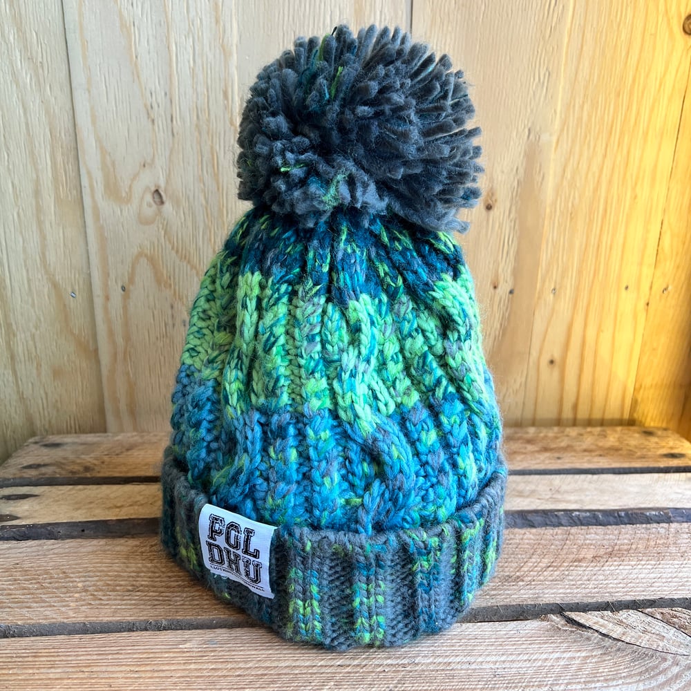 ELECTRIC GREEN BOBBLE HAT