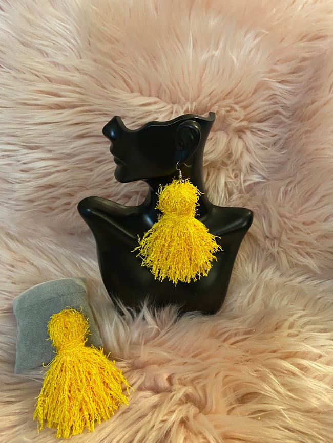 Short Tassel Earrings Solid Colors (Fancy)
