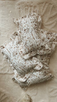 Image 6 of Bella pillow 