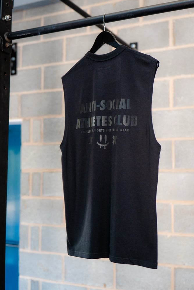 Image of RACE DAY VEST /BLACKOUT