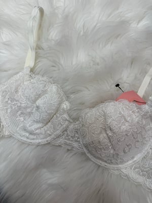 Image of Ralph Lauren Vintage White Lace Bra - 36A