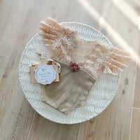 Image 2 of Photoshoot romper Felice • 0-3 months • beige • flowers 