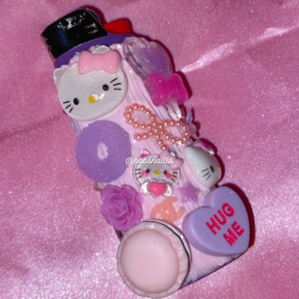 Image of 💜🎀💟🐷Purple Lighter