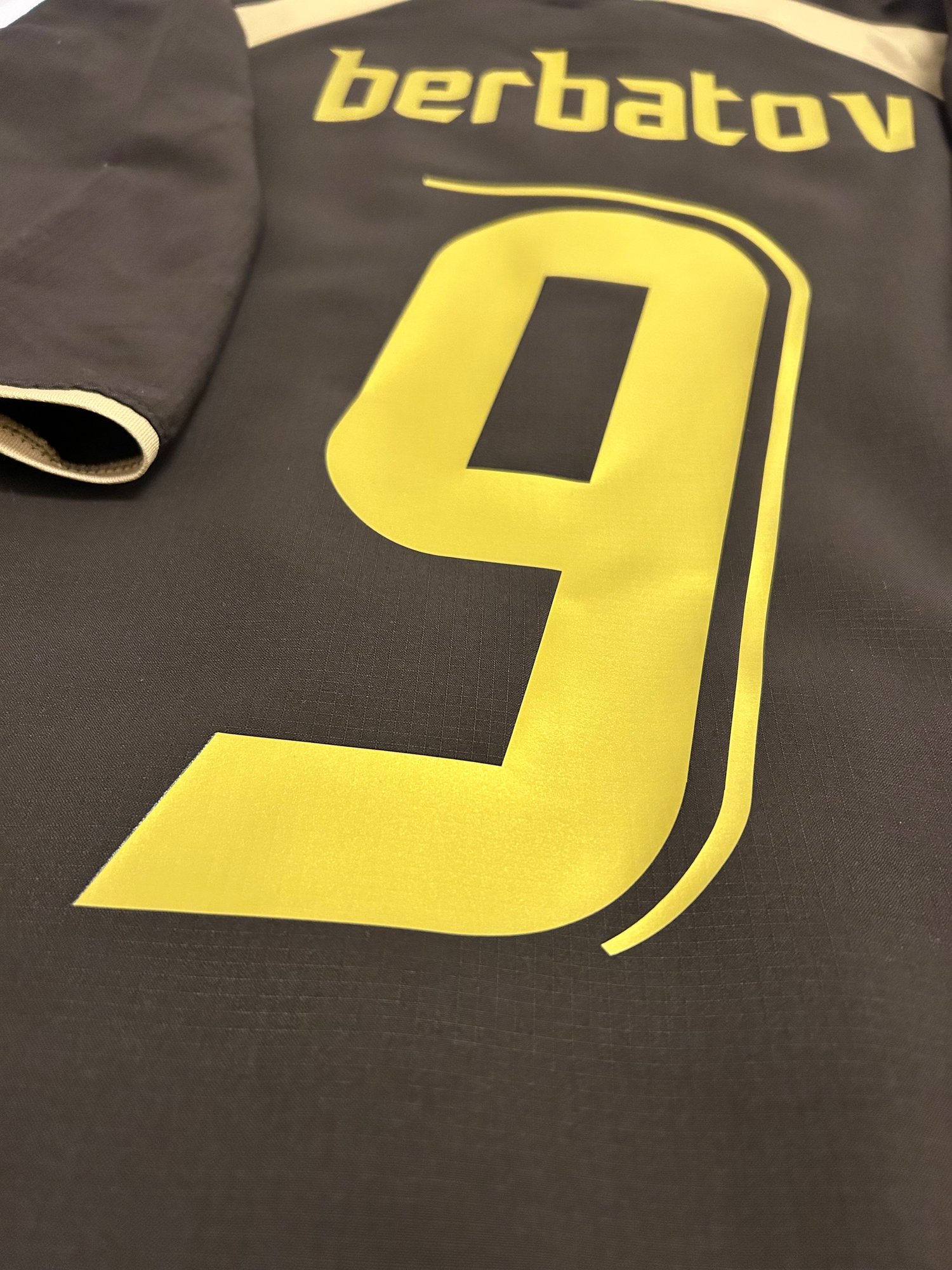 Image of Tottenham Hotspur “BERBATOV 9” 2006/07 Third Shirt + UEFA Cup patch (M)