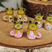 Image 1 of Kolczyki - Żabulinki w kubku 🐸✨