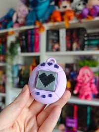 Image 3 of Tamagotchi Clickers lila llavero 