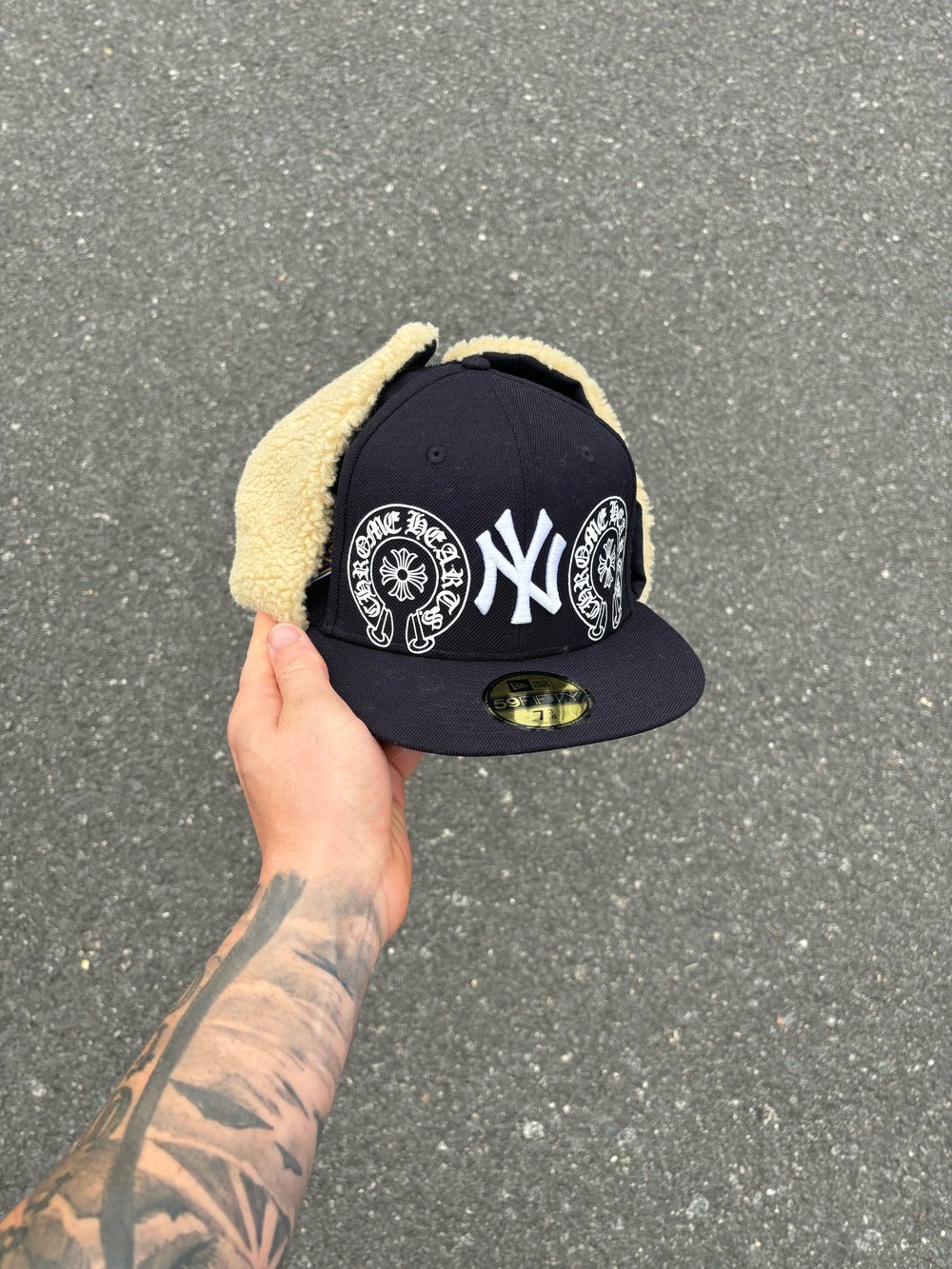 Image of EARMUFF NAVY YANKEES CUSTOM FITTED CAPS 