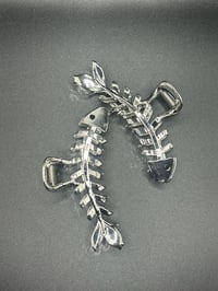 Image 2 of Shark-Hair Clip
