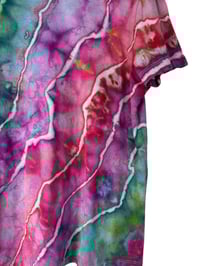 Image 4 of ♻️ UPCYCLED M Ladies 100% Cotton V-Neck Tee in Geode Ice Dye